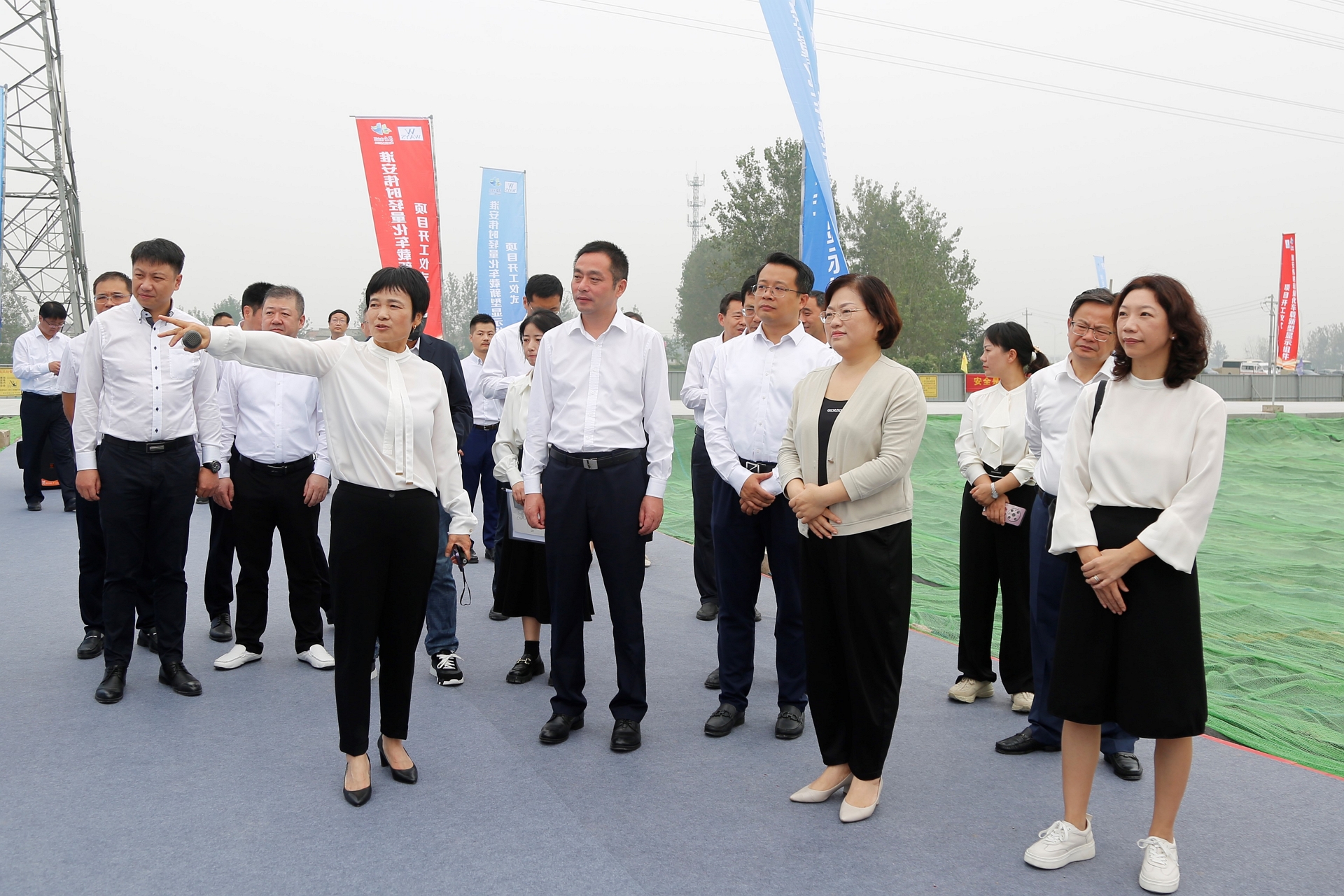 淮安千亿国际轻量化车载新型显示组件项目开工建设3.JPG